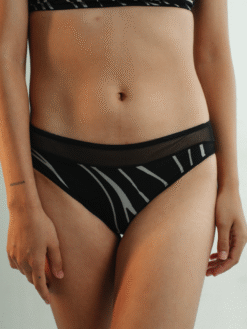 Alternative view of Calcinha Savage